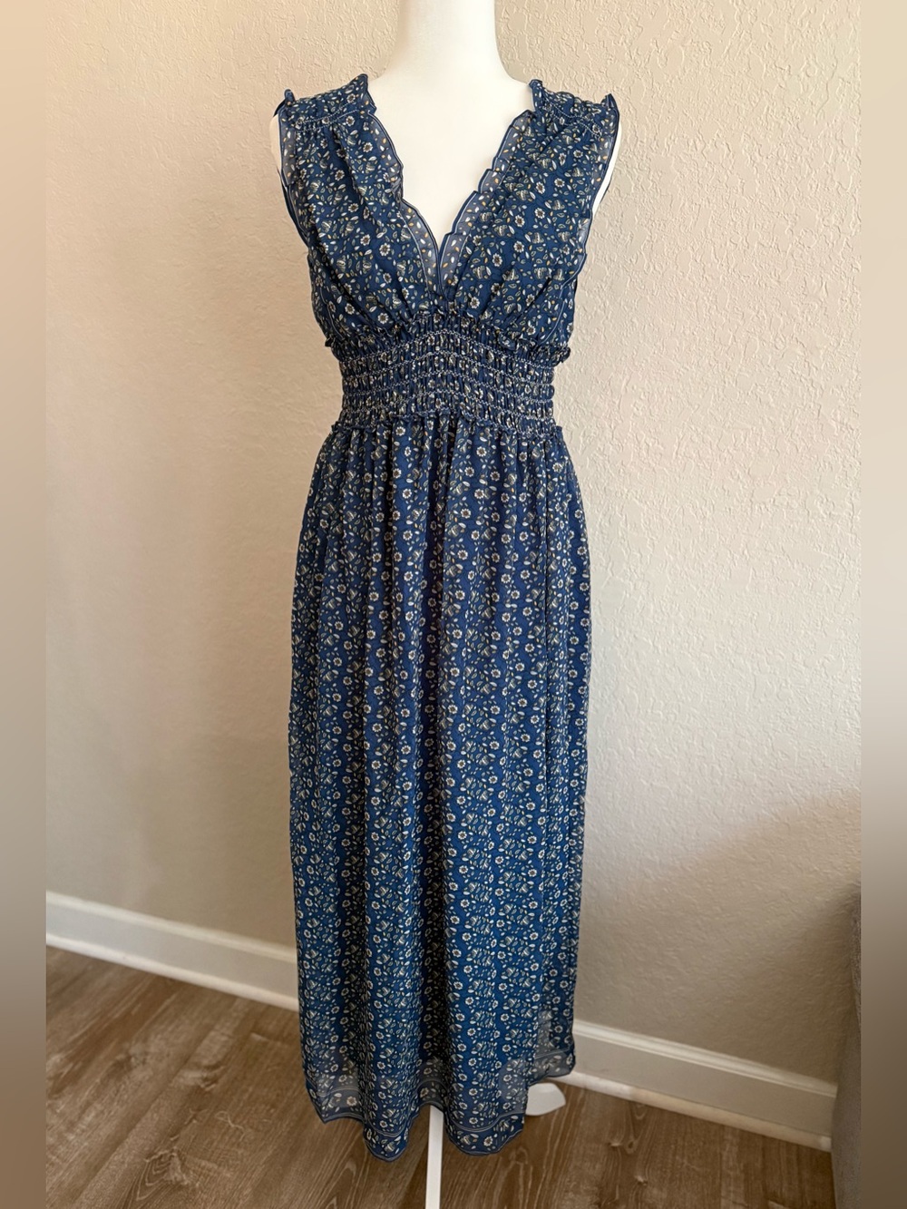 Max Studio Style 7905Y63 Georgette Smocked Maxi Dress - Medium - Picture 7 of 8